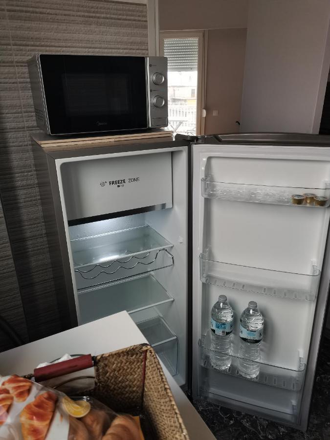 Penthouse Spacious W Super Wifi & Terrace, 2 Min From Metro Athens Exterior photo